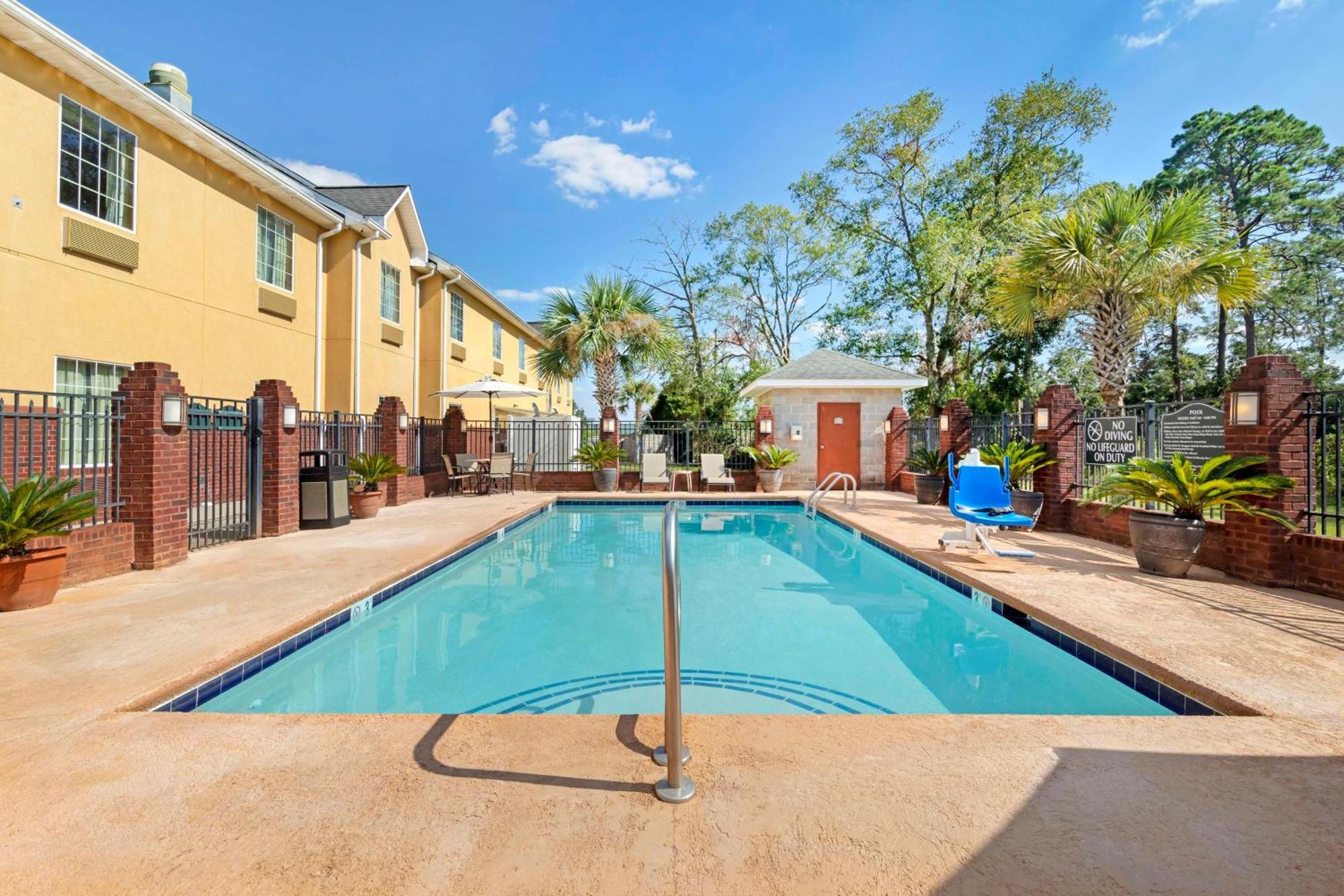 Best Western Plus Bradbury Inn And Suites Waycross Exterior foto
